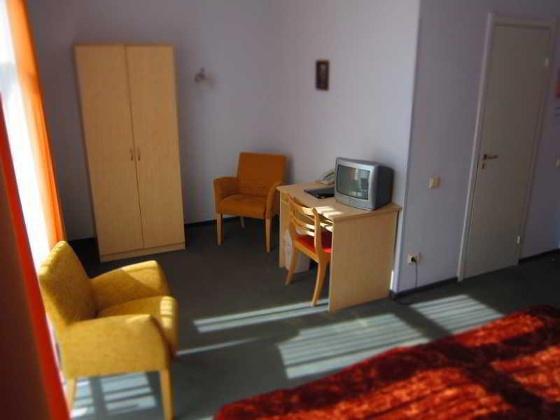 Hotel Vilmaja Рига Екстер'єр фото